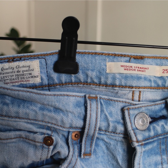 SOLD - Levi’s Wedgie Straight in Light Wash – Like New - Picture 7 of 7